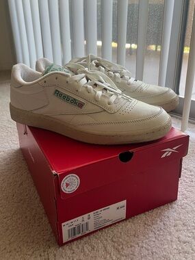 Reebok Club C 85 Vintage Sneakers - Chalk with Green Accents
